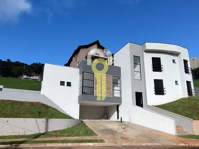 Sobrado com 535m² 5 quartos e 7 banheiros, à venda, no bairro Jardim Caiapiá em Cotia