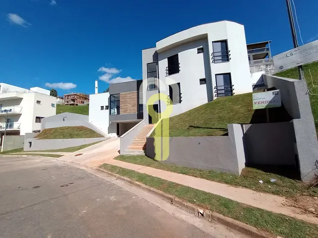 Sobrado com 535m² 5 quartos e 7 banheiros, à venda, no bairro Jardim Caiapiá em Cotia