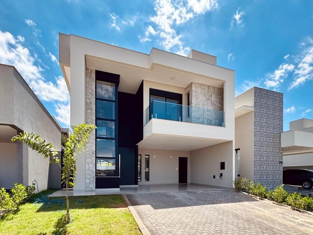 Sobrado com 252m² 3 quartos e 2 banheiros, à venda, no bairro Abussafe em Londrina