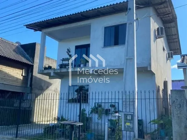 Sobrado com 300m² 3 quartos e 2 banheiros, à venda, no bairro Murta em Itajaí