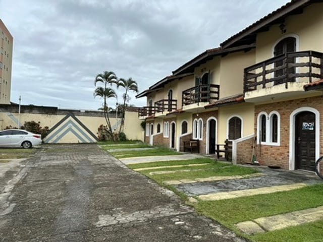 Foto do Sobrado - Sobrado à venda em condomínio fechado, 3 dormitórios, 78m², 1 vaga de garagem, Porto Novo, Caraguatatuba, SP | Necta Serviços Imobiliários Ltda
