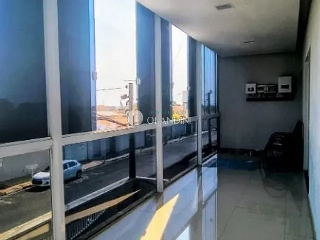 Sobrado com 320m² 3 quartos e 2 banheiros, à venda, no bairro Jardim Leonor em Artur Nogueira
