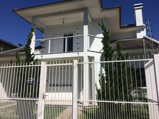 Sobrado com 330m² 4 quartos e 2 banheiros, à venda, no bairro Centro em Guaíba