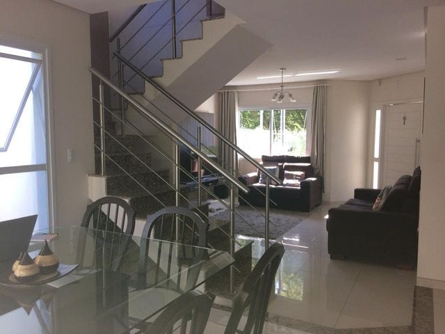 Sobrado com 330m² 4 quartos e 2 banheiros, à venda, no bairro Centro em Guaíba