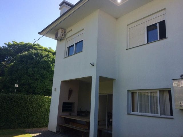 Sobrado com 330m² 4 quartos e 2 banheiros, à venda, no bairro Centro em Guaíba