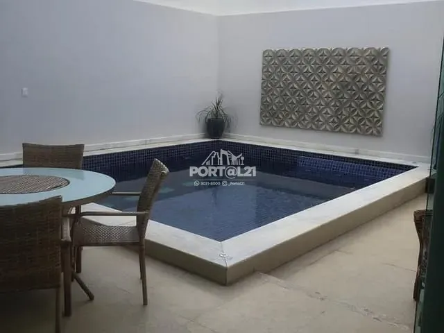 Sobrado com 330m² 4 quartos e 5 banheiros, à venda, no bairro Cidade Universitária em Petrolina