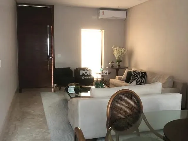 Sobrado com 330m² 4 quartos e 5 banheiros, à venda, no bairro Cidade Universitária em Petrolina