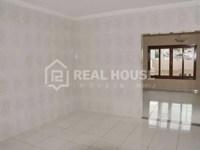 Sobrado com 250m² 2 quartos e 2 banheiros, à venda, no bairro Parque das Laranjeiras em Sorocaba