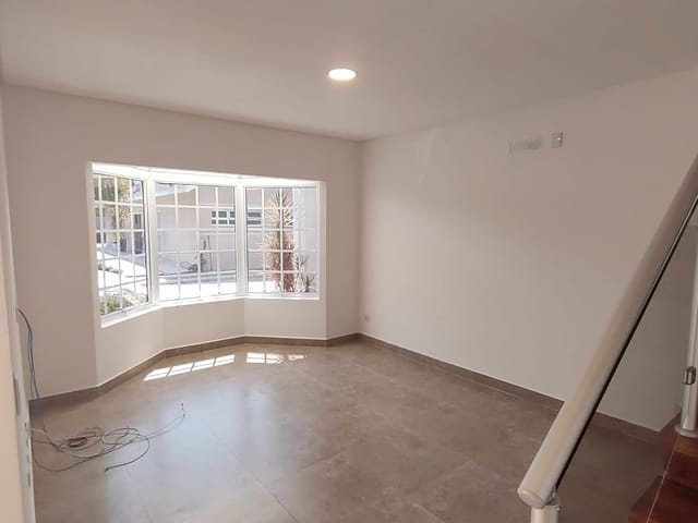 Foto do Sobrado - Sobrado para locação, FREGUESIA DA ESCADA, Guararema, SP | Resolve Imóveis