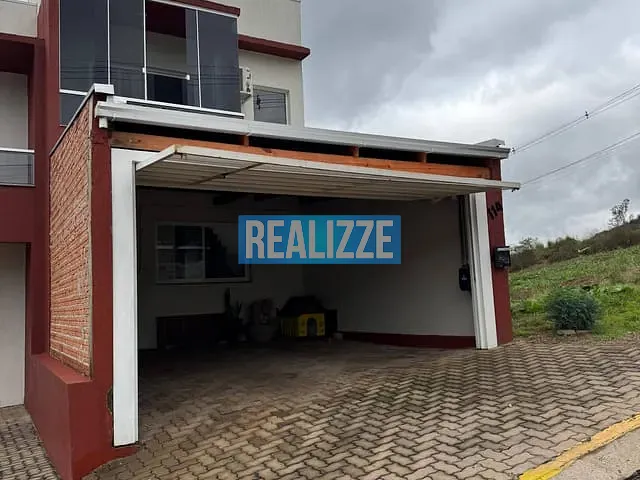 Sobrado 2 quartos e 1 banheiro, à venda, no bairro De Rocco em Marau