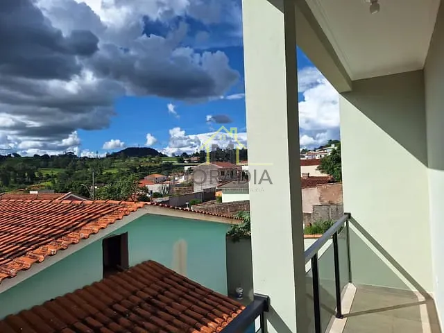 Sobrado com 360m² 4 quartos e 3 banheiros, à venda, no bairro Jardim Agenor de Lima em Guaxupé