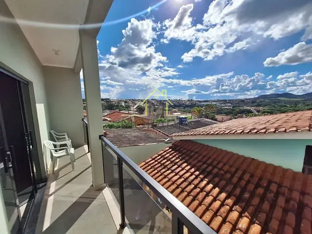 Sobrado com 360m² 4 quartos e 3 banheiros, à venda, no bairro Jardim Agenor de Lima em Guaxupé