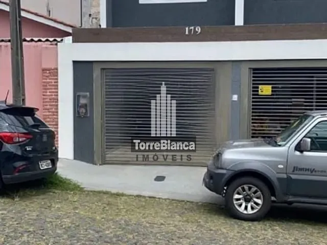 Sobrado 2 quartos e 2 banheiros, à venda, no bairro Nova Rússia em Ponta Grossa