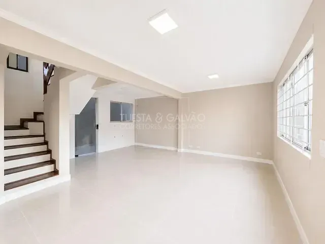 Sobrado com 95m² 3 quartos e 3 banheiros, à venda, no bairro Novo Mundo em Curitiba