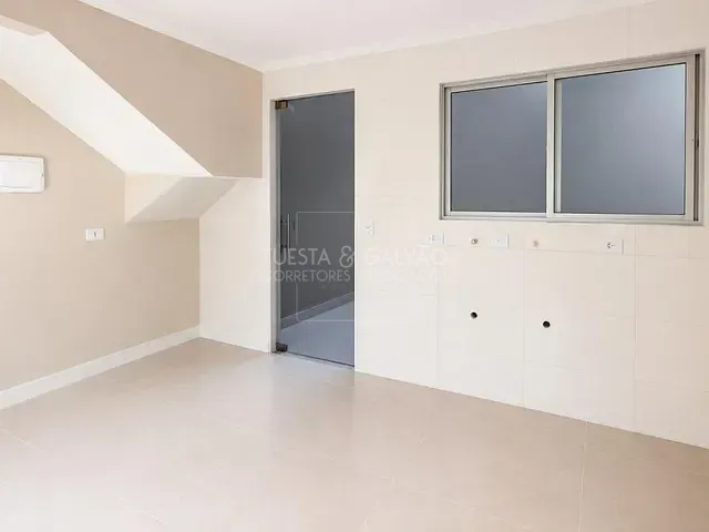 Sobrado com 95m² 3 quartos e 3 banheiros, à venda, no bairro Novo Mundo em Curitiba