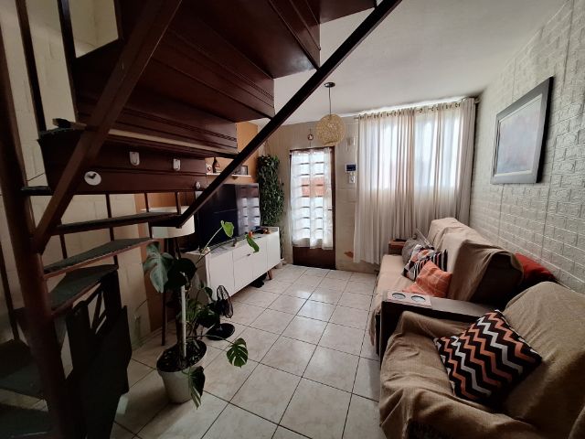 Sobrado com 44m² 2 quartos e 1 banheiro, à venda, no bairro Areal em Pelotas