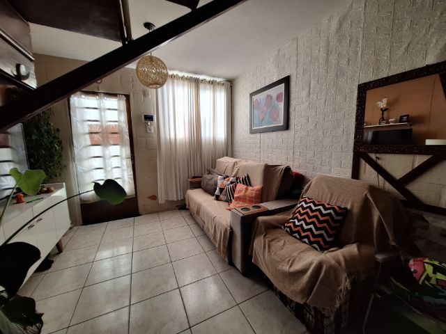 Sobrado com 44m² 2 quartos e 1 banheiro, à venda, no bairro Areal em Pelotas