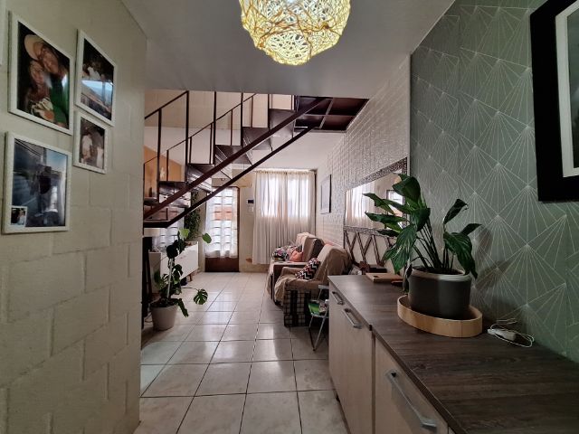 Sobrado com 44m² 2 quartos e 1 banheiro, à venda, no bairro Areal em Pelotas