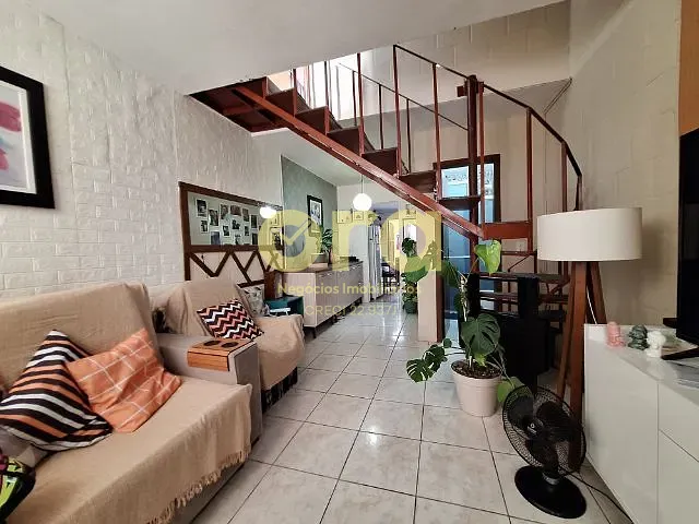 Sobrado com 44m² 2 quartos e 1 banheiro, à venda, no bairro Areal em Pelotas