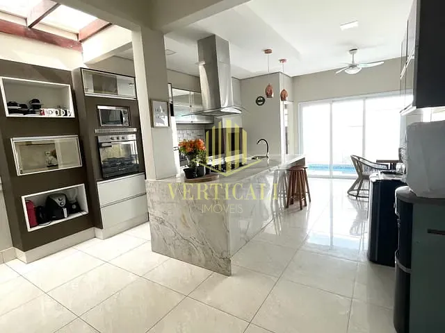 Sobrado com 200m² 3 quartos e 5 banheiros, à venda, no bairro Ribeirão do Lipa em Cuiabá