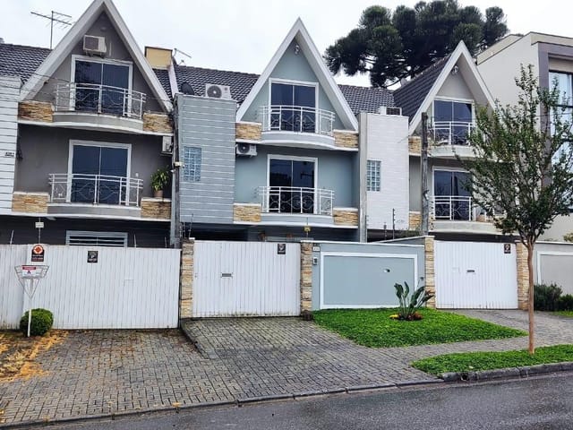Sobrado 4 quartos e 4 banheiros, à venda, no bairro Água Verde em Curitiba