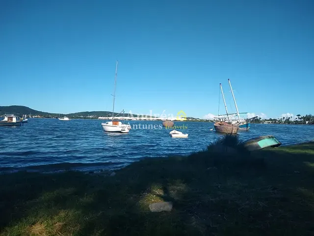 Sobrado com 78m² 2 quartos e 2 banheiros, à venda, no bairro Jardim Excelsior em Cabo Frio