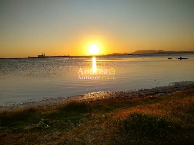 Sobrado com 78m² 2 quartos e 2 banheiros, à venda, no bairro Jardim Excelsior em Cabo Frio