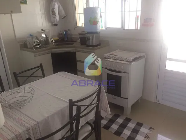 Sobrado com 60m² 2 quartos e 2 banheiros, para alugar, no bairro Vila Ipiranga em Campo Grande