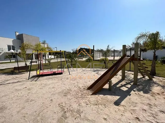 Sobrado com 205m² 3 quartos e 3 banheiros, à venda, no bairro Areal em Pelotas