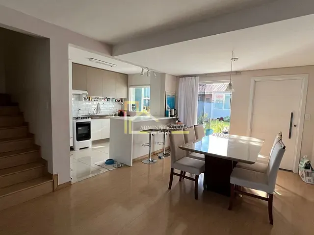 Sobrado com 275m² 3 quartos e 4 banheiros, à venda, no bairro Xaxim em Curitiba