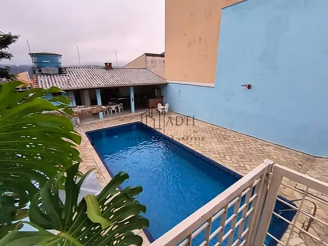 Sobrado com 500m² 5 quartos e 8 banheiros, à venda ou para alugar, no bairro Vila Lavínia em Mogi das Cruzes