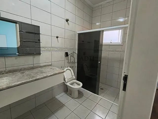 Sobrado com 500m² 5 quartos e 8 banheiros, à venda ou para alugar, no bairro Vila Lavínia em Mogi das Cruzes