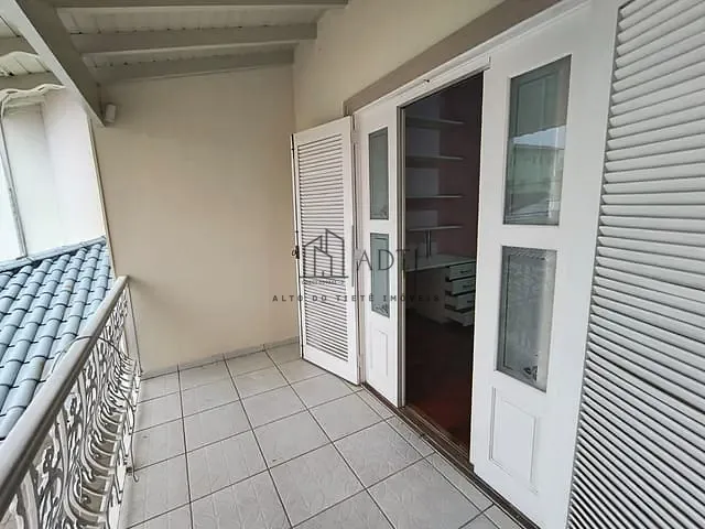 Sobrado com 500m² 5 quartos e 8 banheiros, à venda ou para alugar, no bairro Vila Lavínia em Mogi das Cruzes