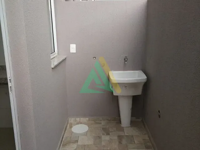 Sobrado com 80m² 2 quartos e 1 banheiro, à venda, no bairro Chácara Pantanal Engenho Velho em Mogi Guaçu