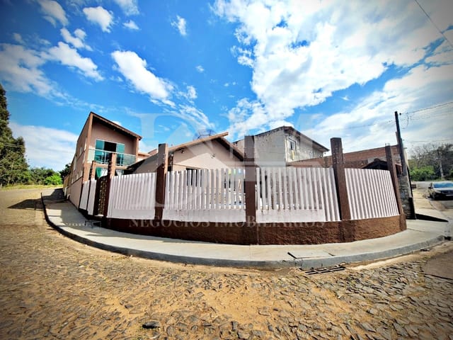 Sobrado 4 quartos e 2 banheiros, à venda, no bairro Jardim Samambaia em Jaguariaíva