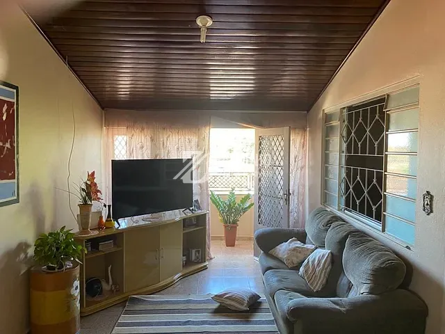 Sobrado com 300m² 2 quartos e 1 banheiro, à venda, no bairro Leblon em Uberaba