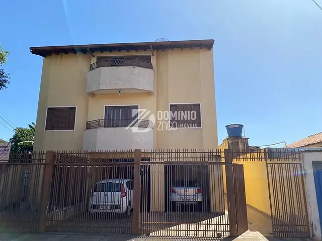 Sobrado com 300m² 2 quartos e 1 banheiro, à venda, no bairro Leblon em Uberaba
