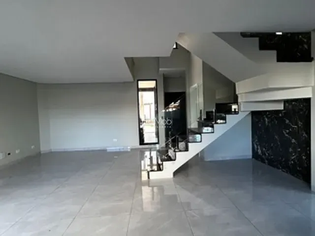 Sobrado com 196m² 3 quartos e 4 banheiros, à venda, no bairro FAG em Cascavel