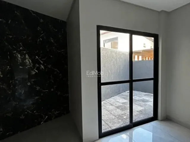 Sobrado com 196m² 3 quartos e 4 banheiros, à venda, no bairro FAG em Cascavel