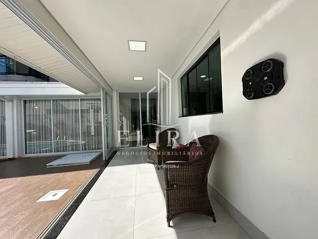 Sobrado com 390m² 4 quartos e 4 banheiros, à venda, no bairro Vila Cordenonsi em Americana