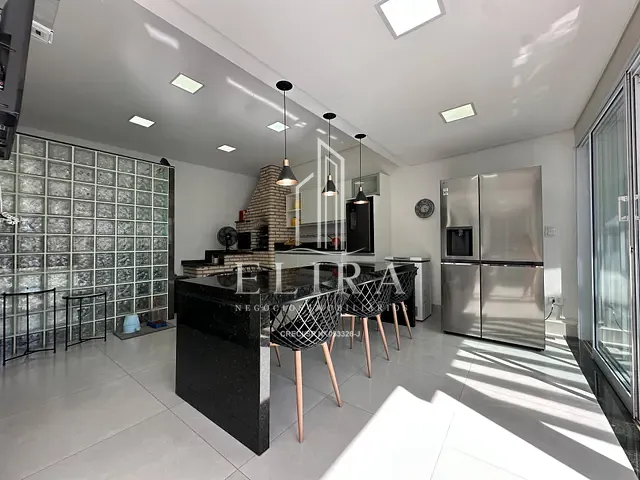 Sobrado com 390m² 4 quartos e 4 banheiros, à venda, no bairro Vila Cordenonsi em Americana