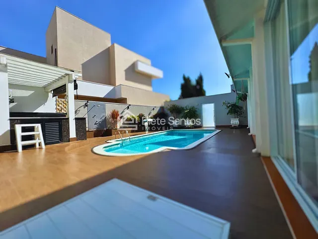 Sobrado com 390m² 4 quartos e 4 banheiros, à venda, no bairro Vila Cordenonsi em Americana