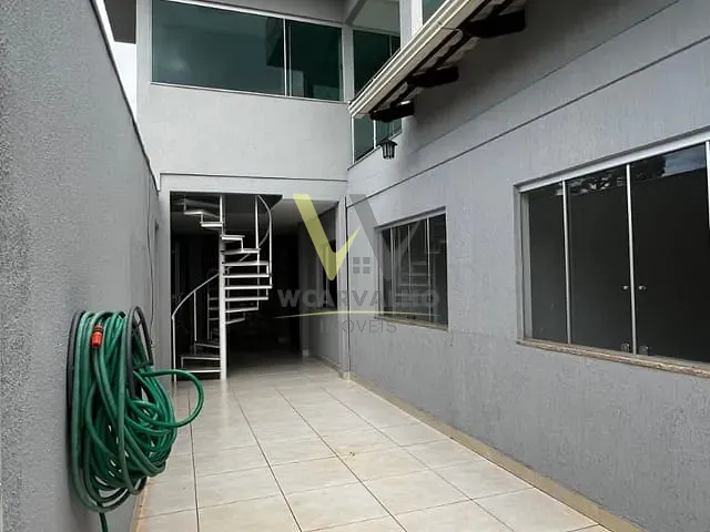 Sobrado com 197m² 3 quartos e 3 banheiros, à venda, no bairro Vila N. Sta. D'Abadia em Anápolis