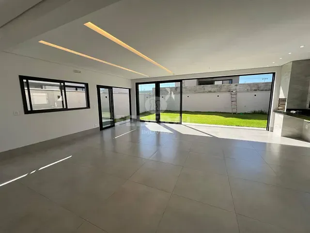 Sobrado com 180m² 3 quartos e 4 banheiros, para alugar, no bairro Residencial Parqville Jacarandá em Aparecida de Goiânia