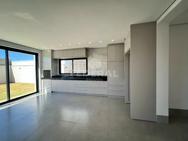 Sobrado com 180m² 3 quartos e 4 banheiros, para alugar, no bairro Residencial Parqville Jacarandá em Aparecida de Goiânia