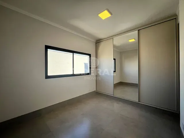 Sobrado com 180m² 3 quartos e 4 banheiros, para alugar, no bairro Residencial Parqville Jacarandá em Aparecida de Goiânia