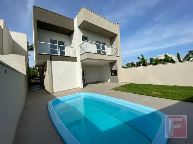 Sobrado 3 quartos e 2 banheiros, à venda, no bairro Continental em Itapoá