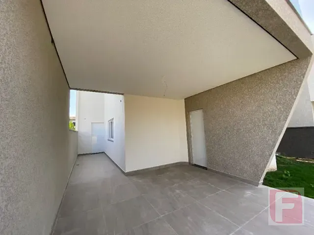 Sobrado 3 quartos e 2 banheiros, à venda, no bairro Continental em Itapoá