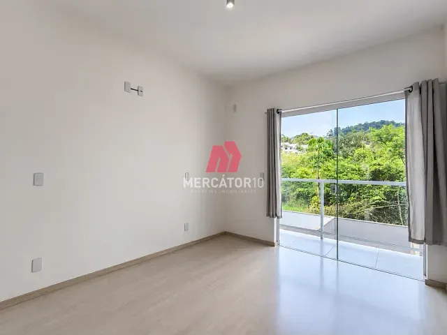 Sobrado 2 quartos e 2 banheiros, para alugar, no bairro Itoupava Central em Blumenau