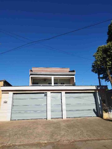 Sobrado com 560m² 4 quartos e 4 banheiros, à venda, no bairro Jardim Mariliza em Goiânia
